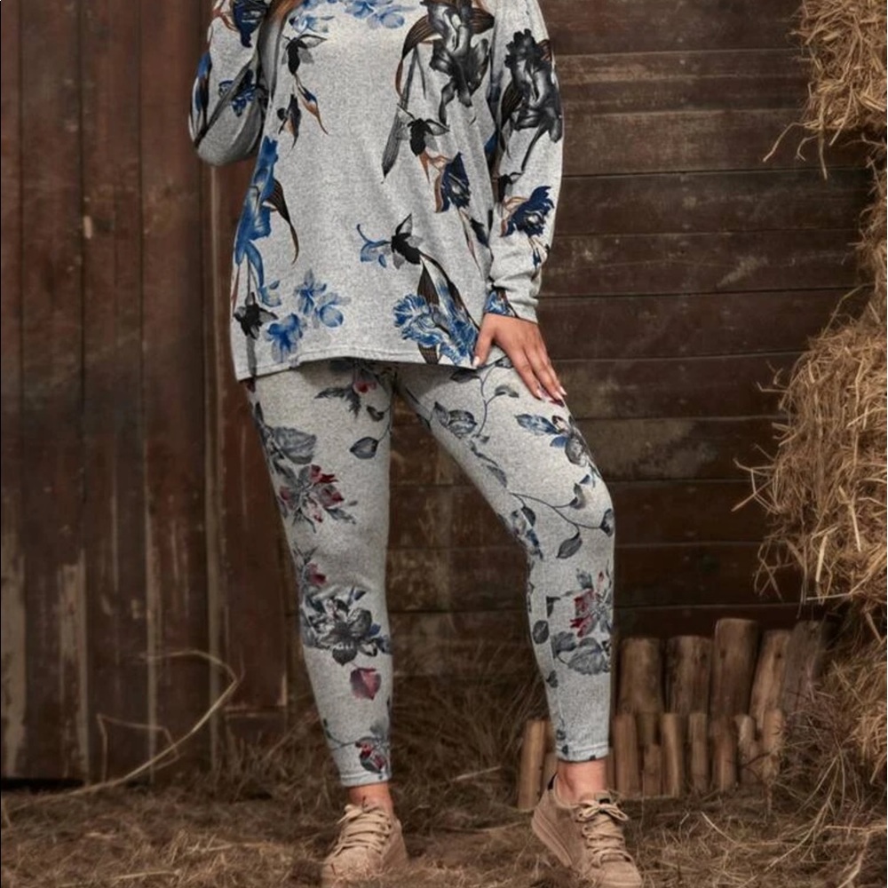 PLUS SIZE EMERY ROSE FLORAL 🌺 PRINT CROP LEGGINGS - Picture 3 of 6